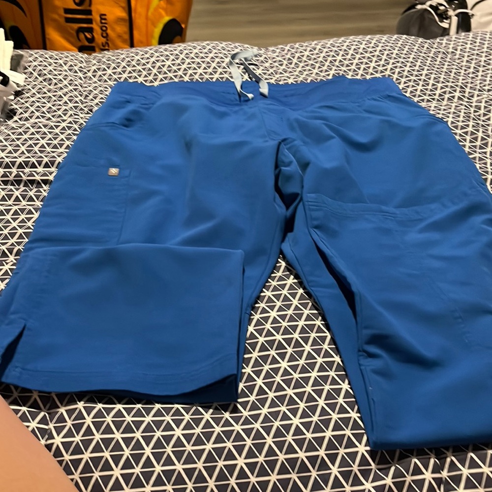Figs technical collection scrub pant and shirt
